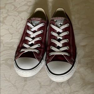 Converse low top sneakers Maroon M9691